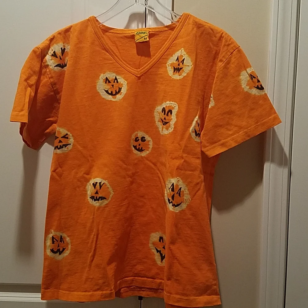 Halloween t-shirt - Picture 1 of 2